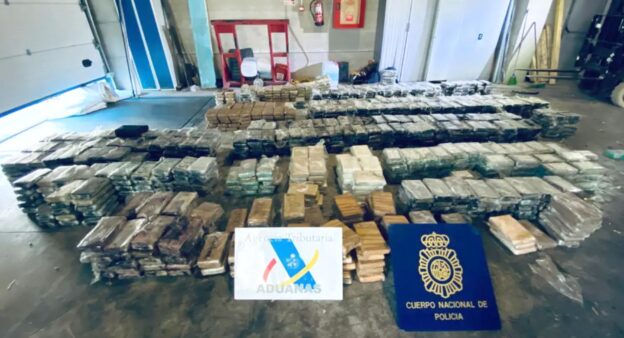 Tráfico de 1595 Kg de cocaína coordinado en Anøm interceptados por la Policía en Algeciras