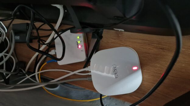 Router y ONT de Adamo con luz roja