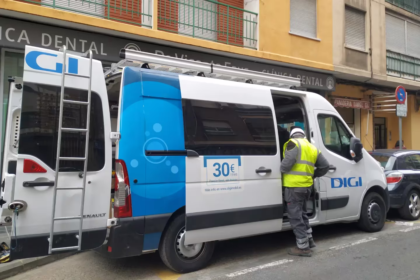 Furgoneta despliegue fibra Digi