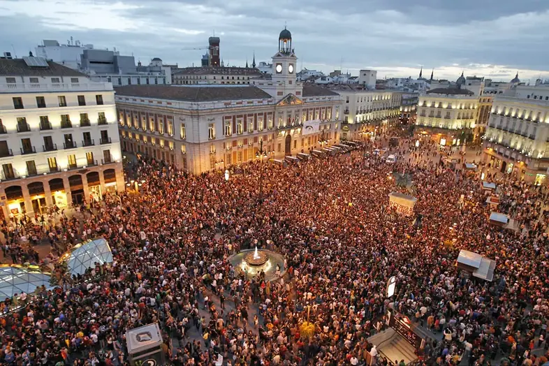 http://3.bp.blogspot.com/-oeYfkchtXp4/TdgPotF-GKI/AAAAAAAANrU/_frXxEiEsIQ/s1600/Puerta_Sol.jpg