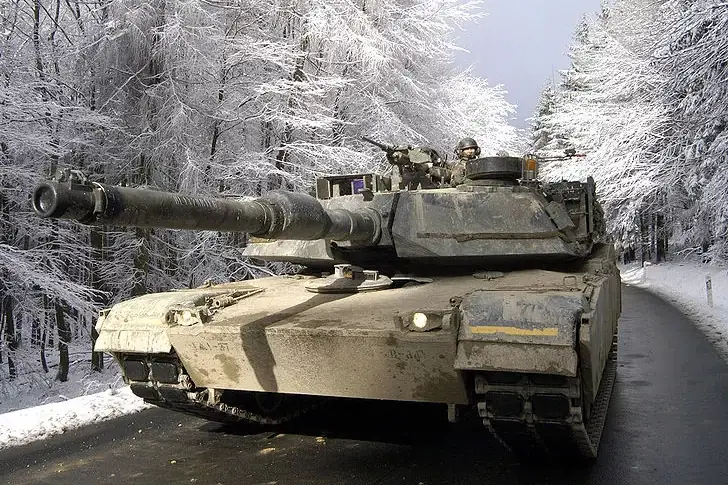 http://upload.wikimedia.org/wikipedia/commons/thumb/f/f9/M1A_Abrams_im_Taunus.jpg/728px-M1A_Abrams_im_Taunus.jpg