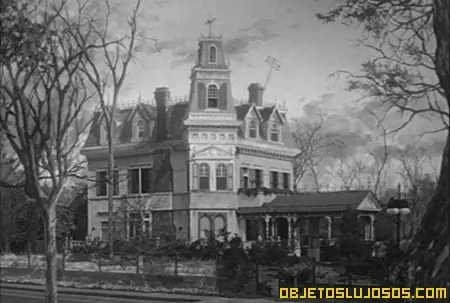 http://www.objetoslujosos.com/i/casa-de-lujo-dela-familia-addams.jpg