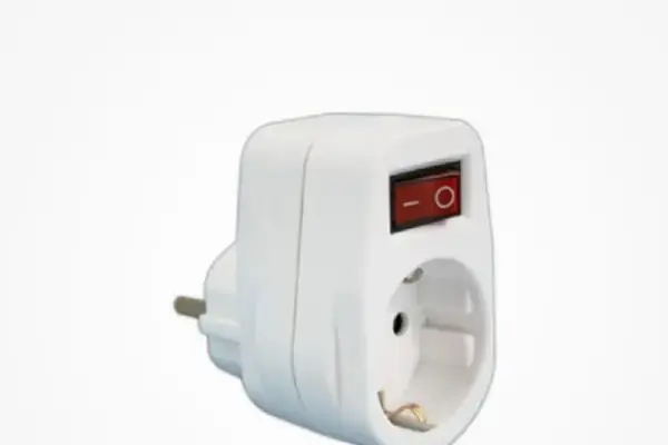 adaptador-schuko-con-interruptor-material-electrico-enchufes-y-adaptadores-ferreteria-ferrobrico-art