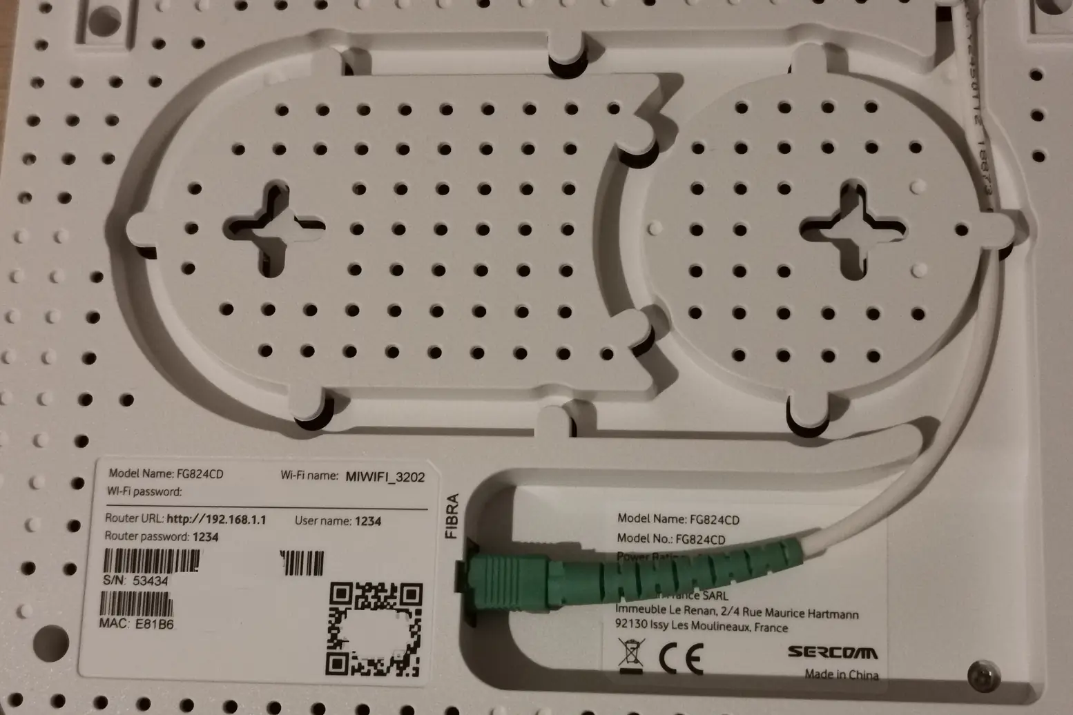 Inferior del router Sercomm FG824CD