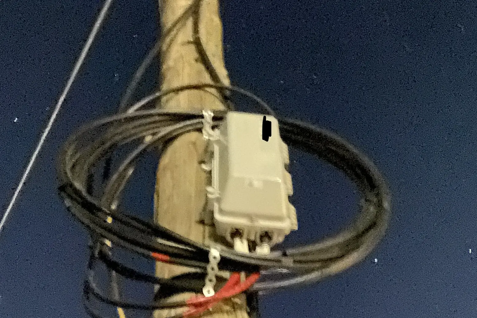 Caja de empalme de fibra en poste