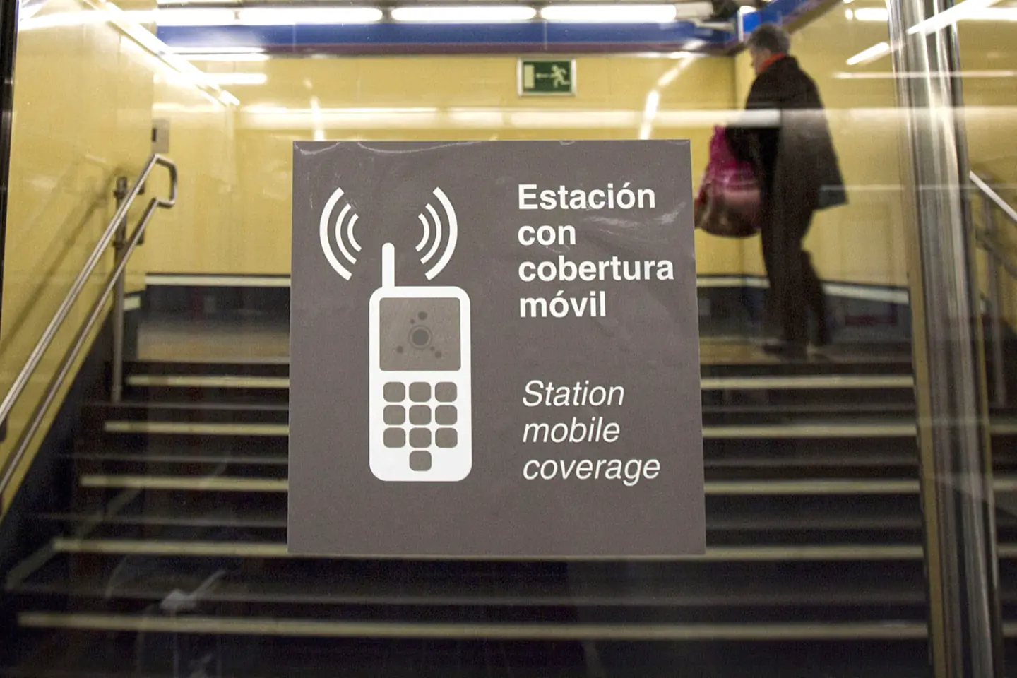 Cartel Estación con cobertura en Metro Madrid