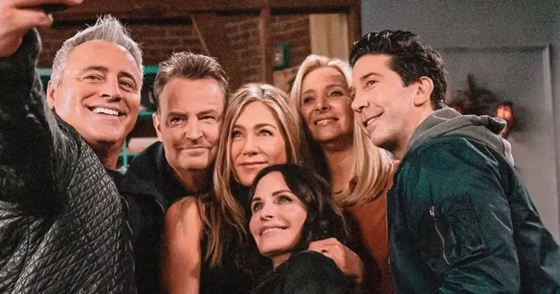 Friends-cast-take-a-selfie-at-Friends_-The-Reunion