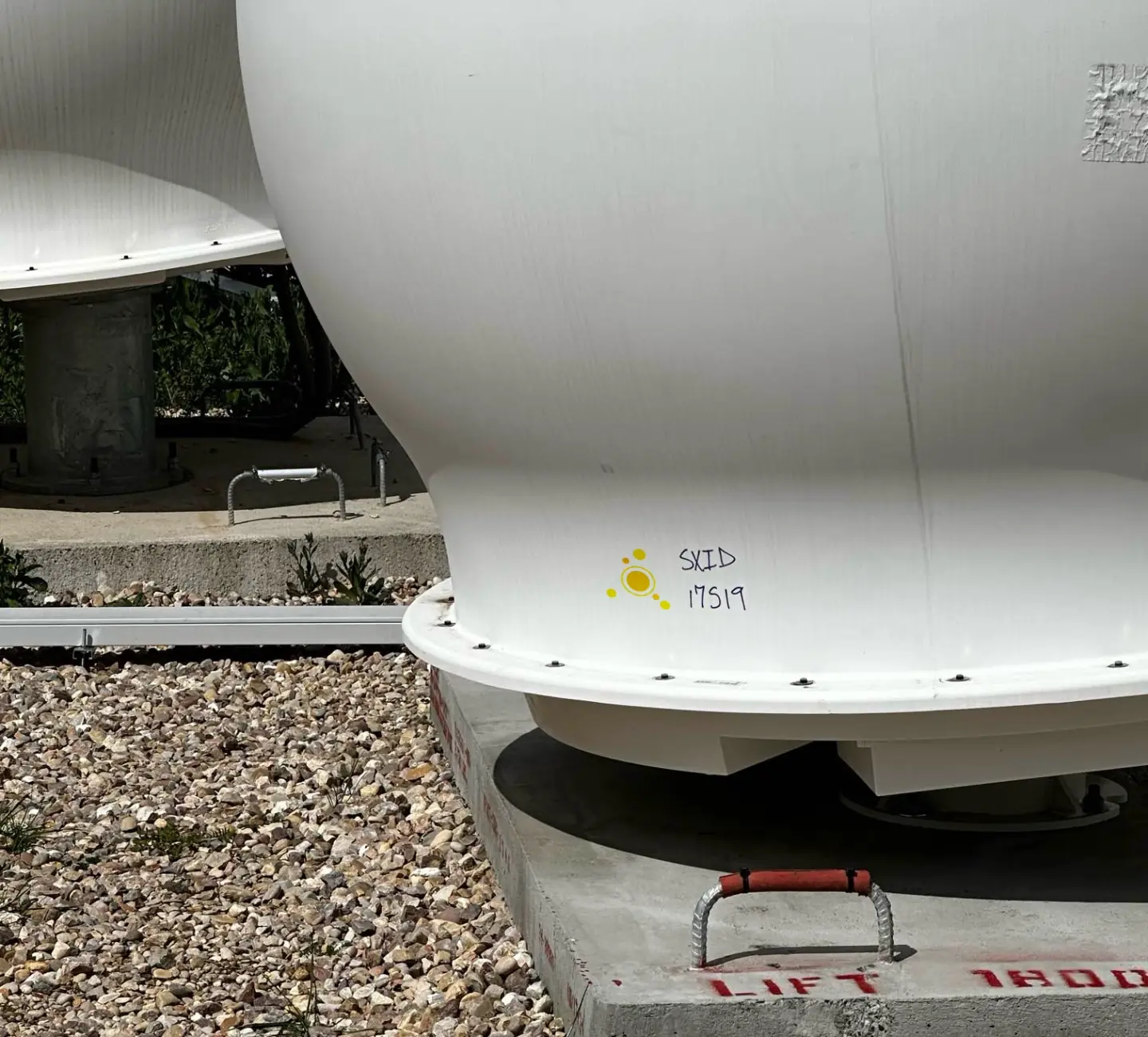 Detalle base antena esférica Starlink