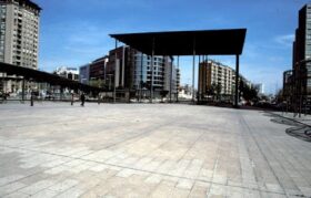 barcelona_placa_del_catalans_fk_km_2003_04_xlarge