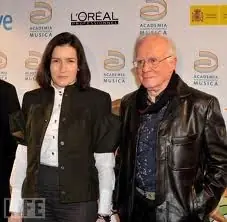 http://1.bp.blogspot.com/_lo628SyTmnk/TUdObA5nNlI/AAAAAAAAALA/ZybzMZ7TVWA/s320/Sinde%2By%2BTeddy%2BBautista.jpg