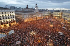 http://3.bp.blogspot.com/-oeYfkchtXp4/TdgPotF-GKI/AAAAAAAANrU/_frXxEiEsIQ/s1600/Puerta_Sol.jpg