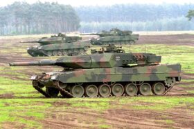 http://upload.wikimedia.org/wikipedia/commons/thumb/2/24/Leopard_2_A5_der_Bundeswehr.jpg/800px-Leopard_2_A5_der_Bundeswehr.jpg
